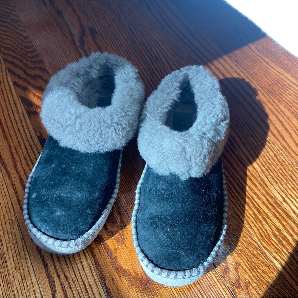 Ugg Australia Womens Aira Black Suede Slide Mules
